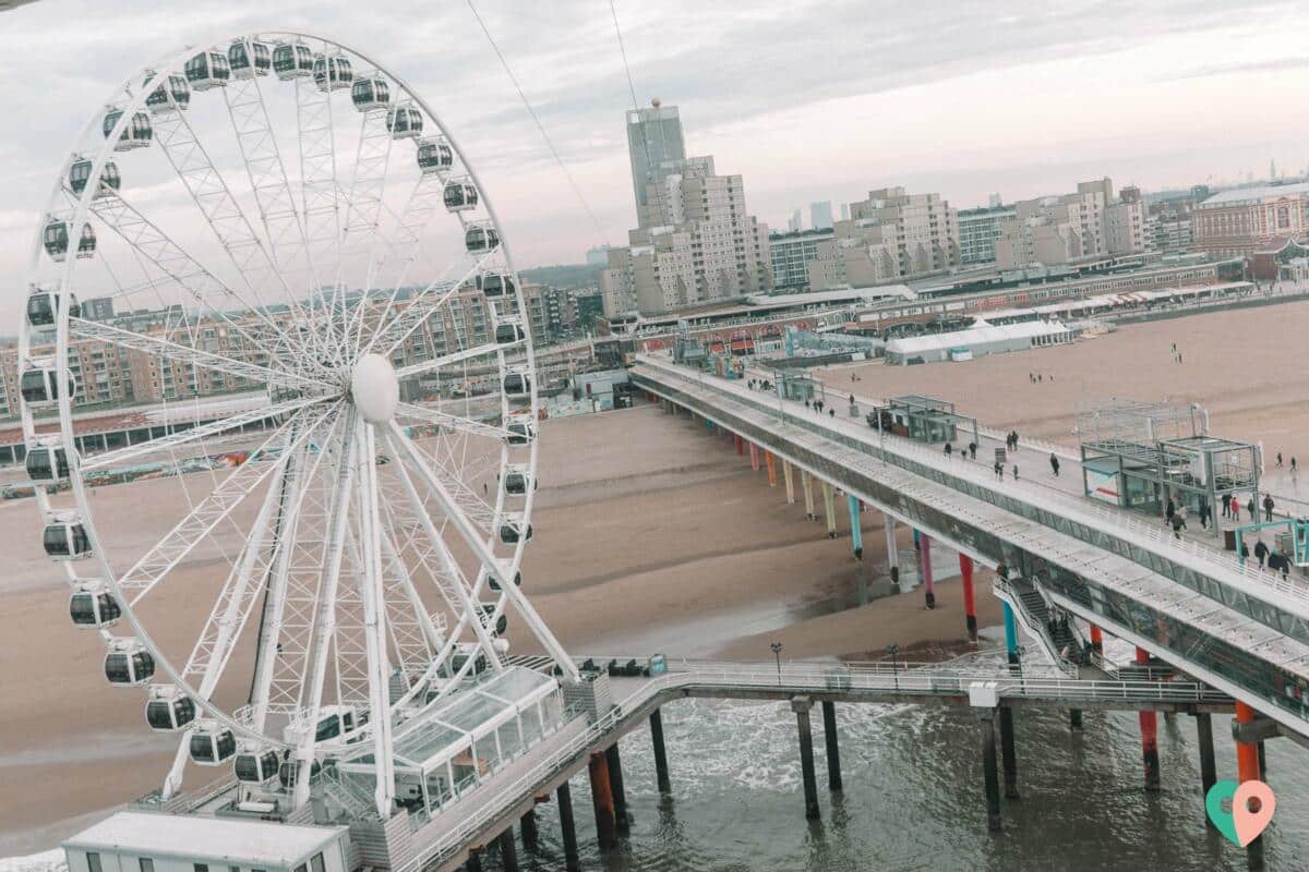 Der Scheveningen Pier und die Promenade im Winter in Den Haag