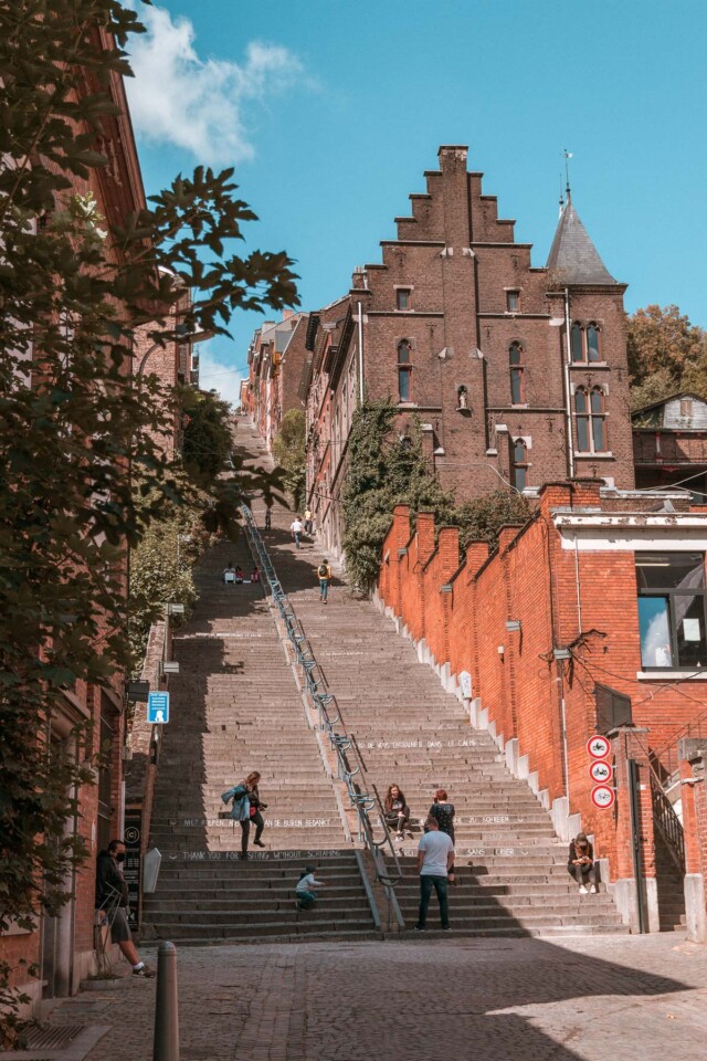 Montagne de Bueren in Lüttich von unten