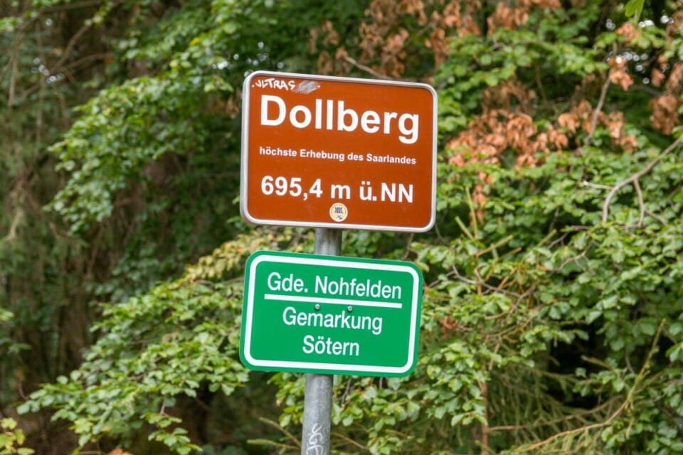 Gipfel des Dollbergs im Saarland